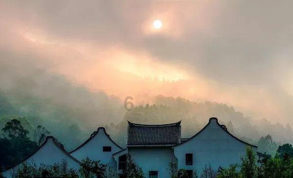 曼晚：曼联考虑更换训练基地，卡灵顿扩建升级会面临很多问题
