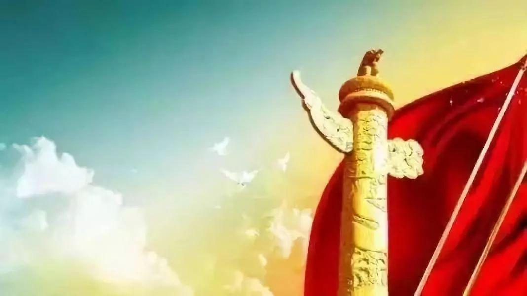 孙女开车回家过年,刚到家门口就看到爷爷在院里放“礼炮”迎接